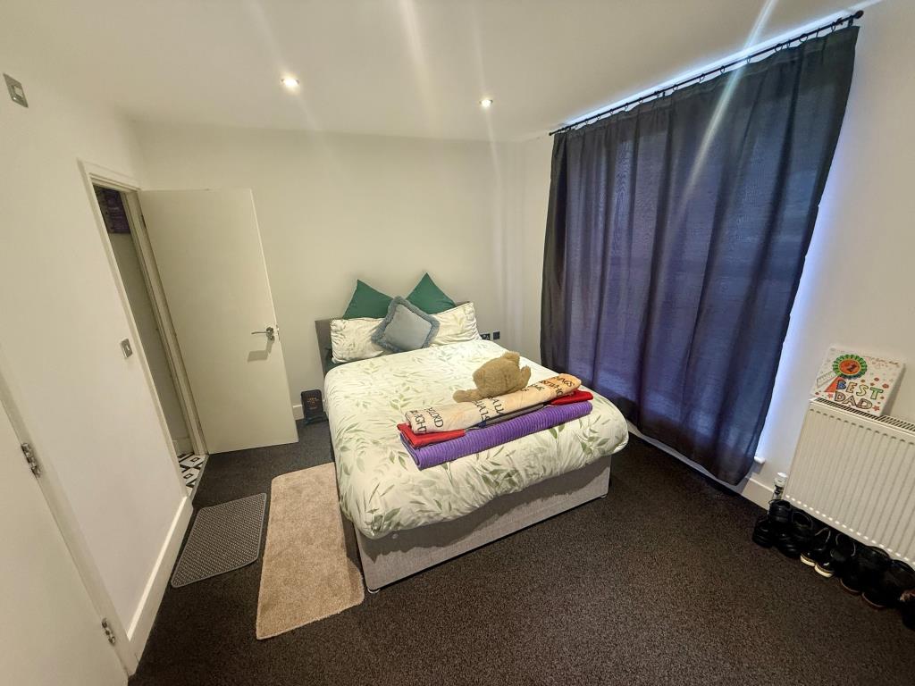 Lot: 47 - WELL PRESENTED THREE-BEDROOM HOUSE FOR INVESTMENT - Bedroom one
